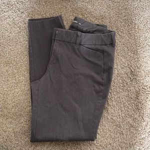 Old Navy Pixie pant. Size 4. Gray